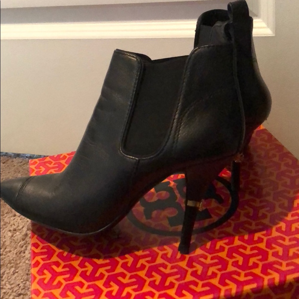 Tory Burch booties black